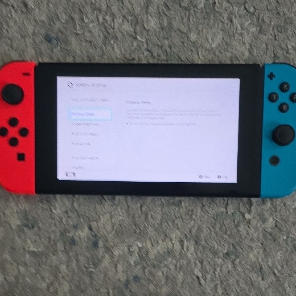 Nintendo Switch Family Bundle - Picture 13 of 16